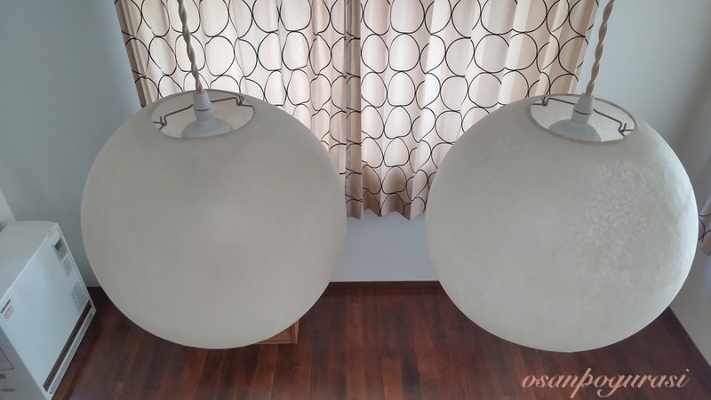 KASOKEKI lamp hoToToとKoMorebi 25cmを消灯し上から見た様子