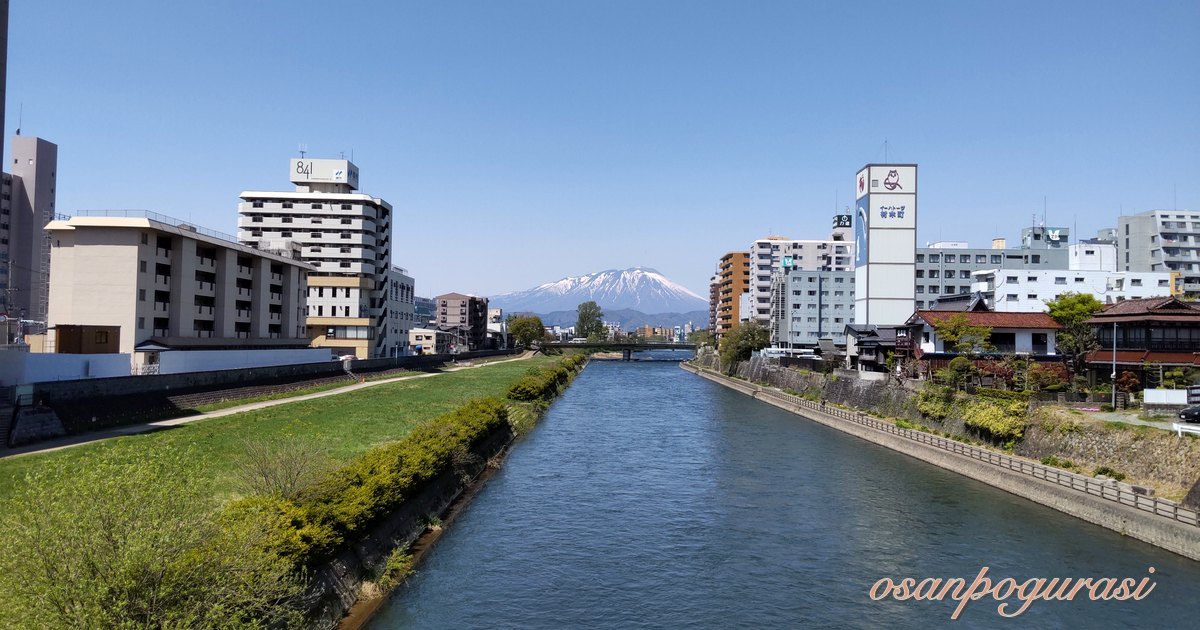 あさひ橋の上から見た北上川と岩手山